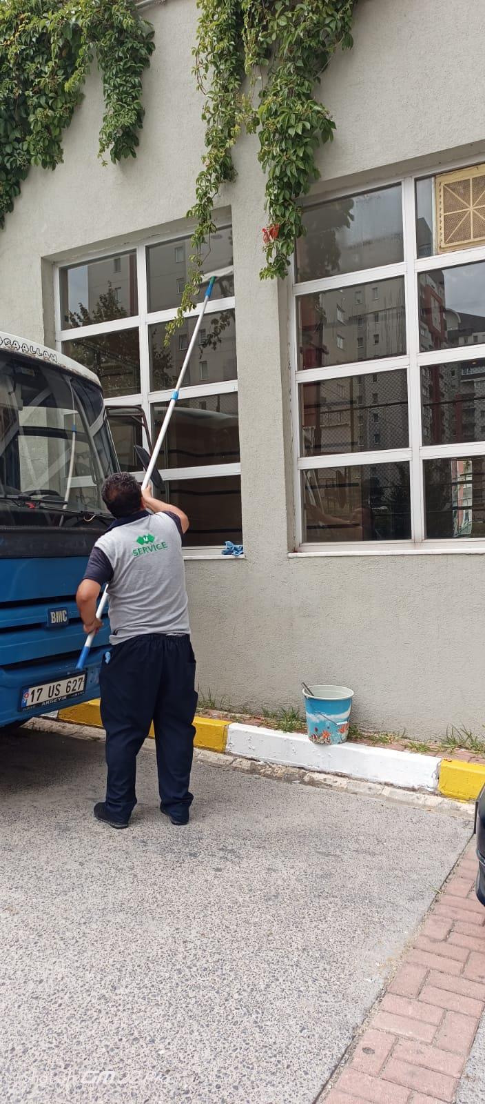 Degerli Komularmz Temizlik Ekibimiz Bloklarda Genel Temizlik Ve Dezenfekte Yapmaktadr..Ynetim