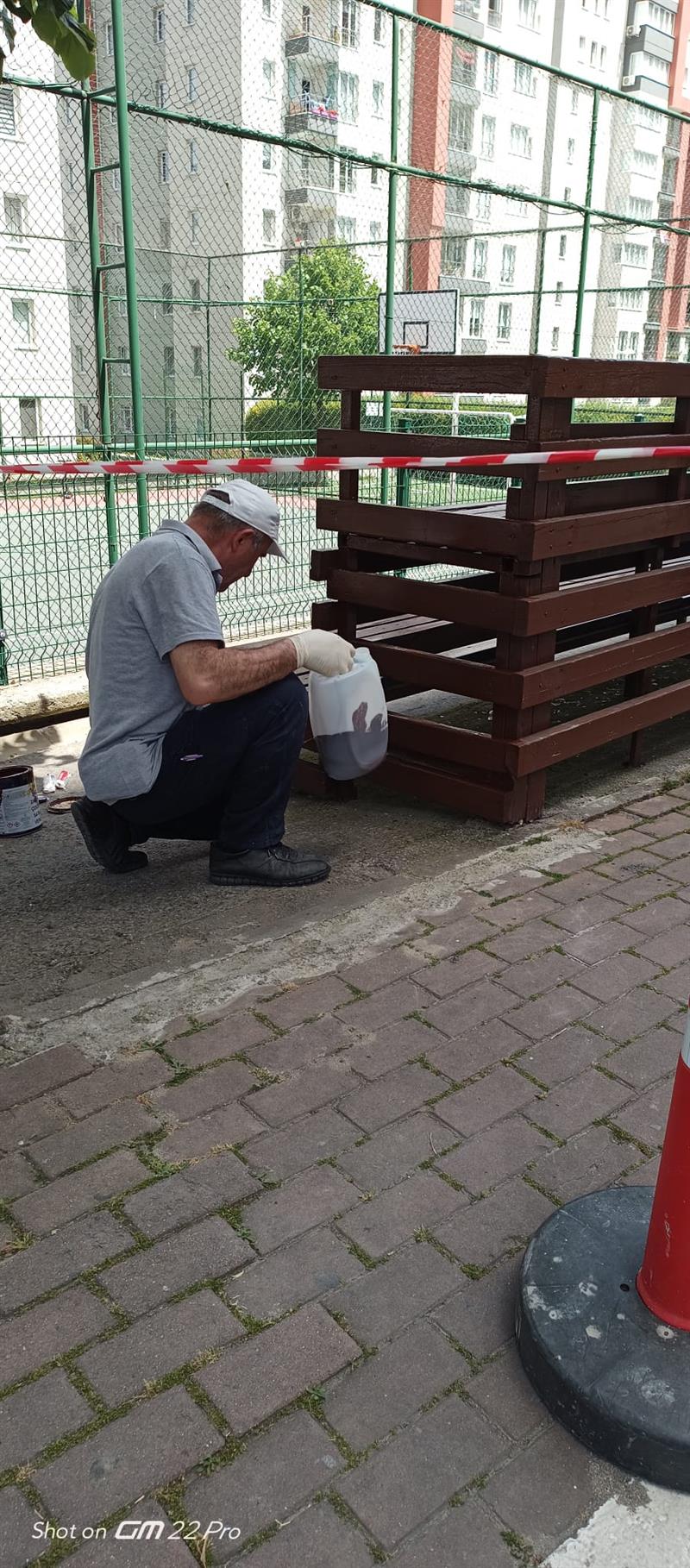 Sitemizdeki Demirbalarn Boyalarn Yeniliyoruz.